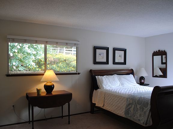 3rd image of 208 Stasia Ct