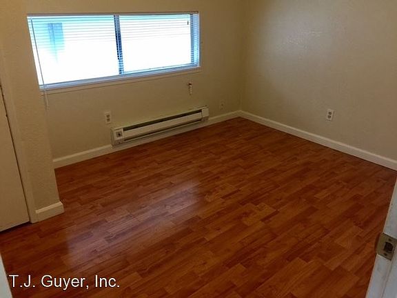 5th image of 923 N Tower Ave #B