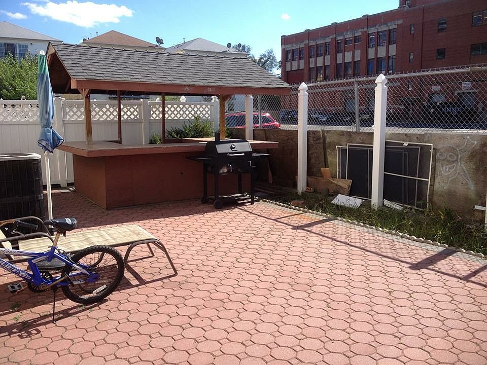 2nd image of 96 Tichenor St
