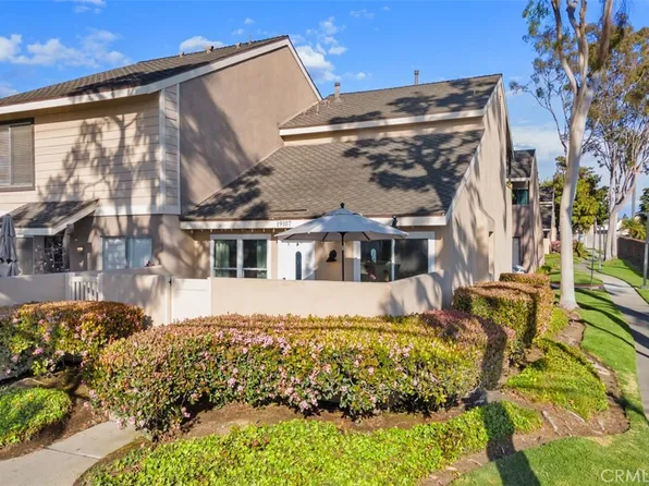 19107 Sloop Cir, Huntington Beach, CA 92648
