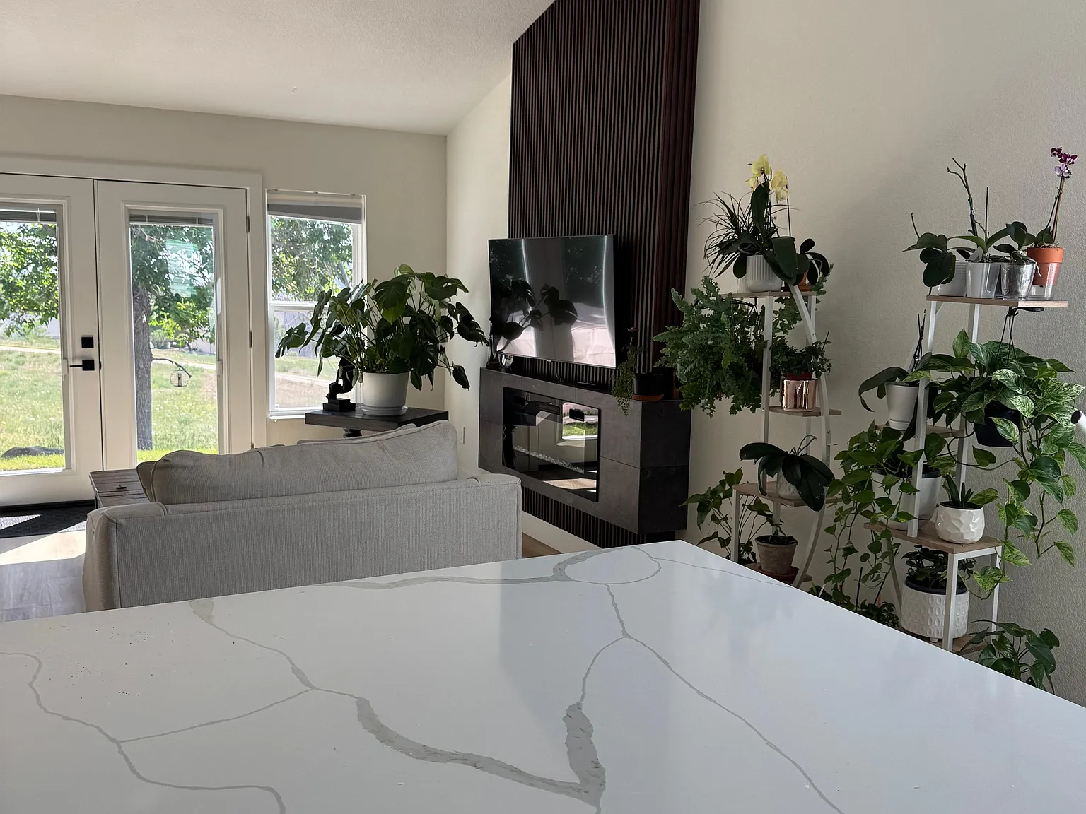 4 bed, 2486 sqft, $4,650 — Photo 2