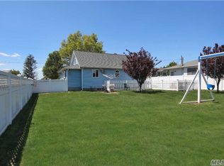 300 Plainview Rd, Hicksville, NY 11801