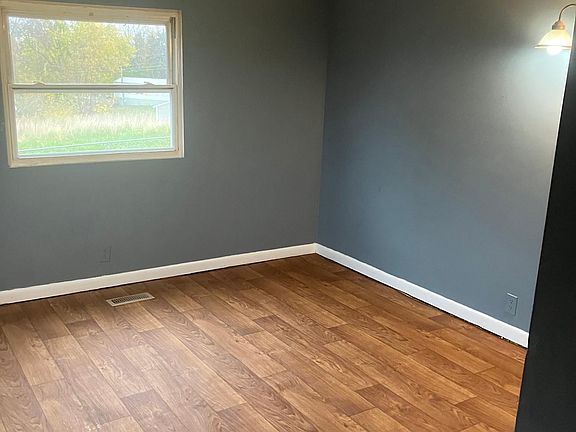 5th image of 131 Frances Dr