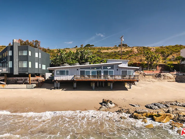 24246 Malibu Rd — Photo 2