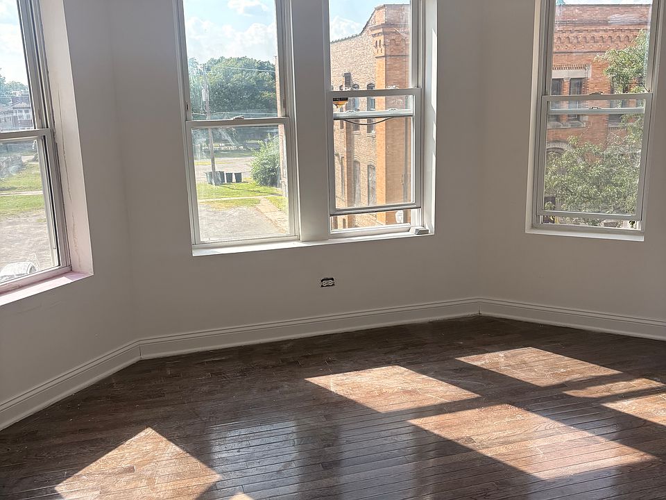 1st image of 11331 S King Dr APT 3A