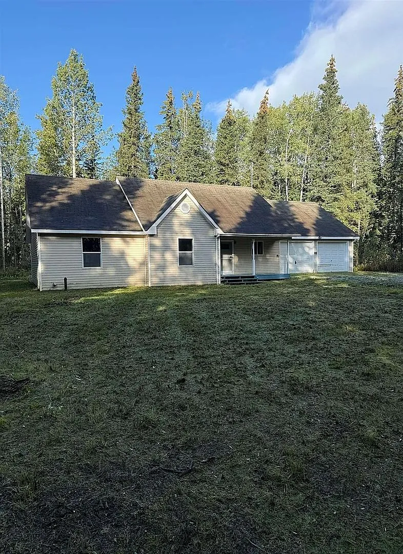 For Rent Charming 1,400 sq. ft. Private 3-Bedroom, 2-Bathroom Home — Photo 1