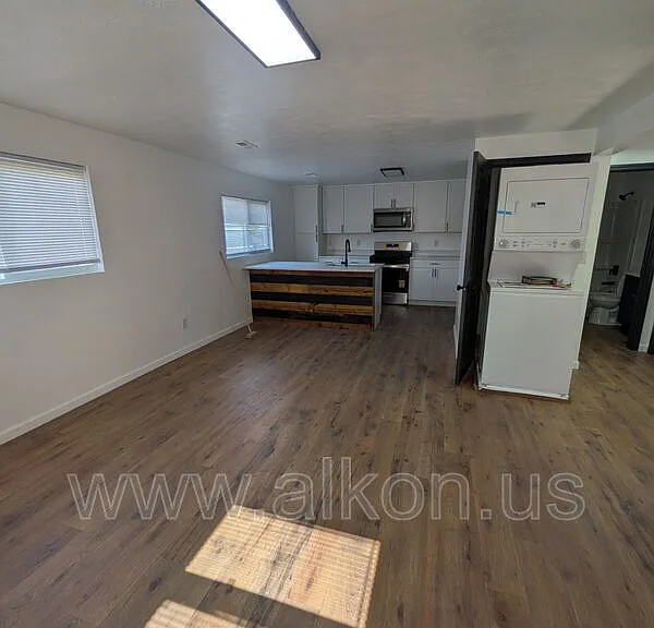 949 Perry Hwy #2 — Photo 3