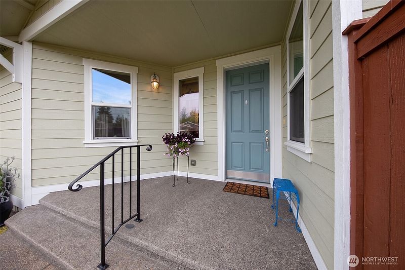 3rd image of 8442 Bainbridge Loop NE