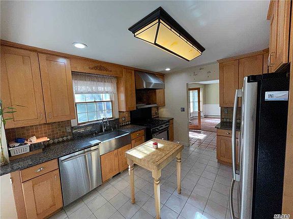 2nd image of 5 Cherry Ln