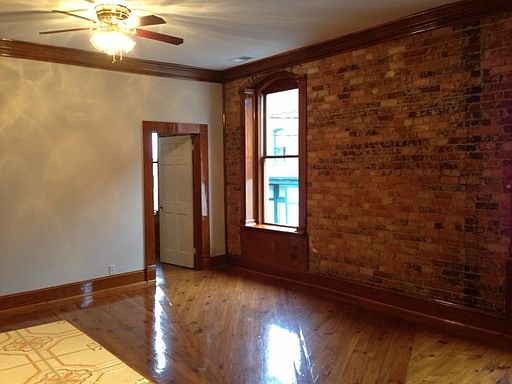 3rd image of 602 S Elm St APT 5