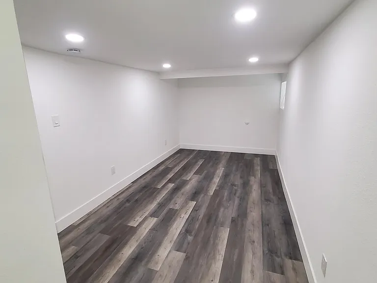 2341 Irving Ave #5 — Photo 6