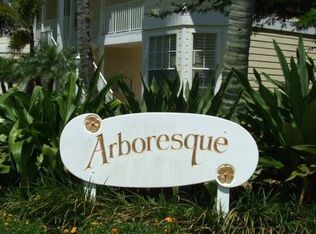 281 4th St S, Naples, FL 34102