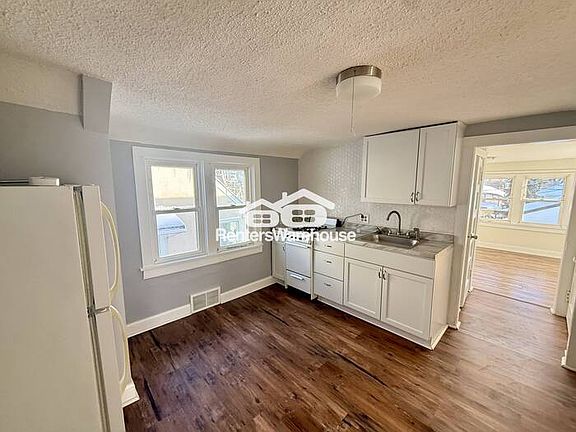 2nd image of 1024 Livingston Ave