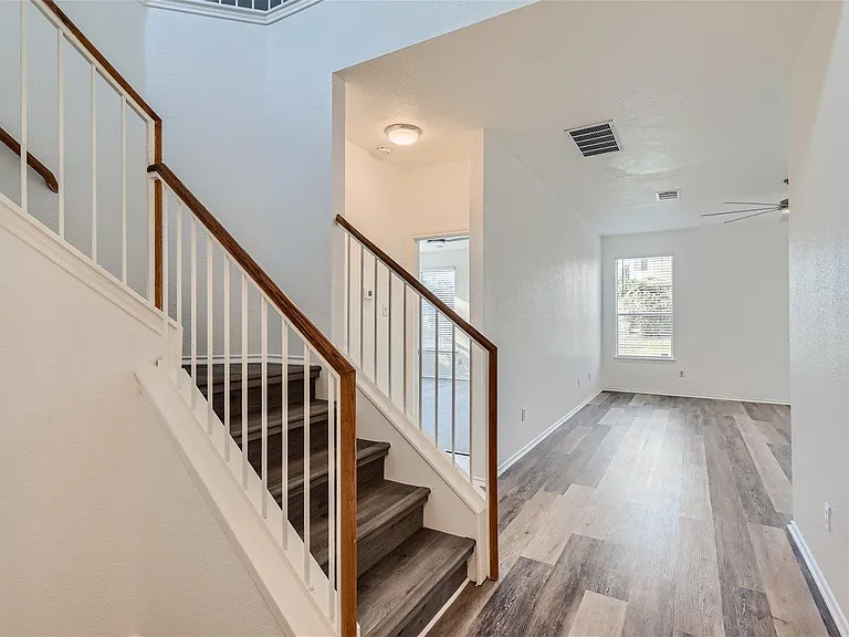 115 Killian Loop — Photo 8