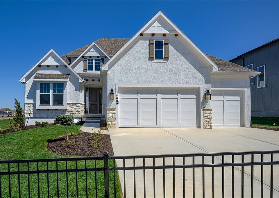 17929 Manor St, Stilwell, KS 66085 MLS 2466637 Zillow