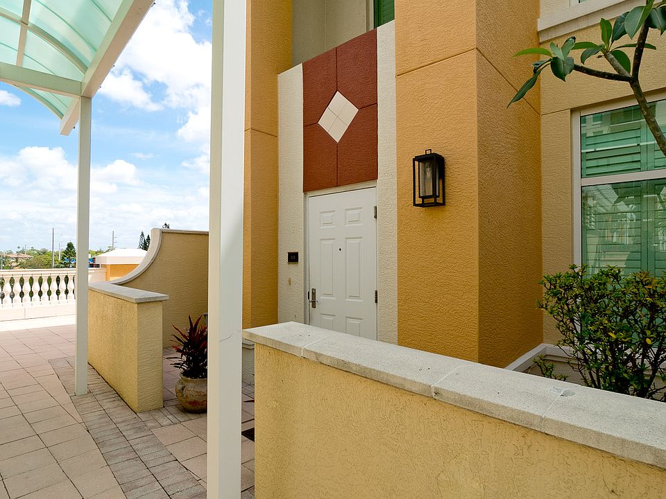 1st image of 800 N Tamiami Trl #1