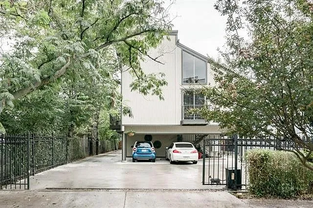 4023 N Hall St — Photo 13