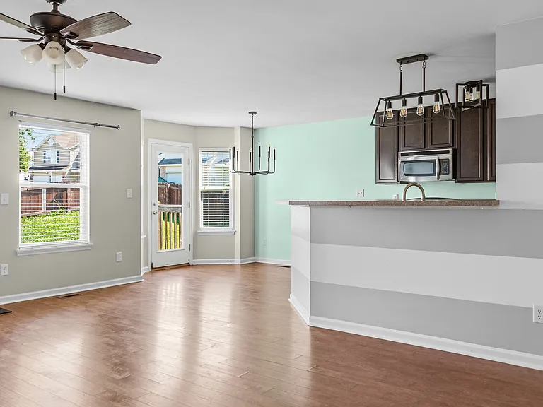 617 Spring Manor Dr — Photo 6