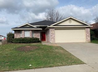 805 Dixon Ln, Denton, TX 76207