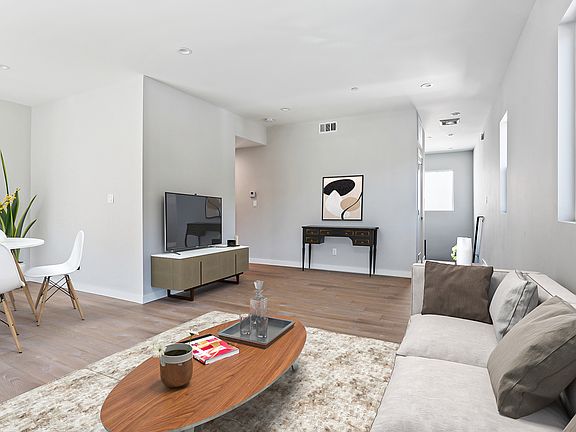 2nd image of 4506 Esmeralda St #2