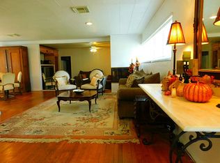 114 Persimmon St, Lake Jackson, TX 77566