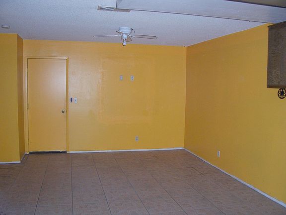 Eating Area in Kitchen too!