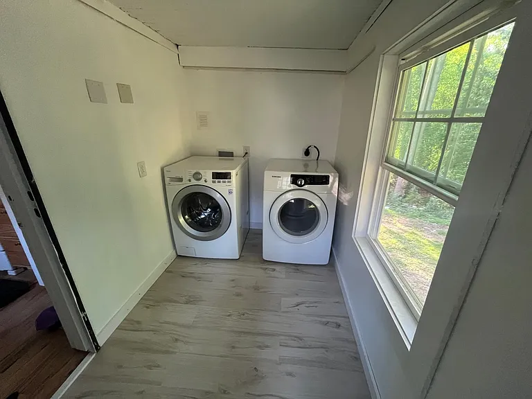 301 Dunstan Ave — Photo 8