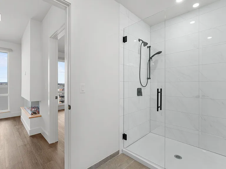 502/602 Bathroom