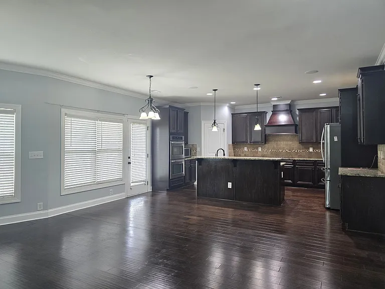 8809 Crenshaw Dr — Photo 11