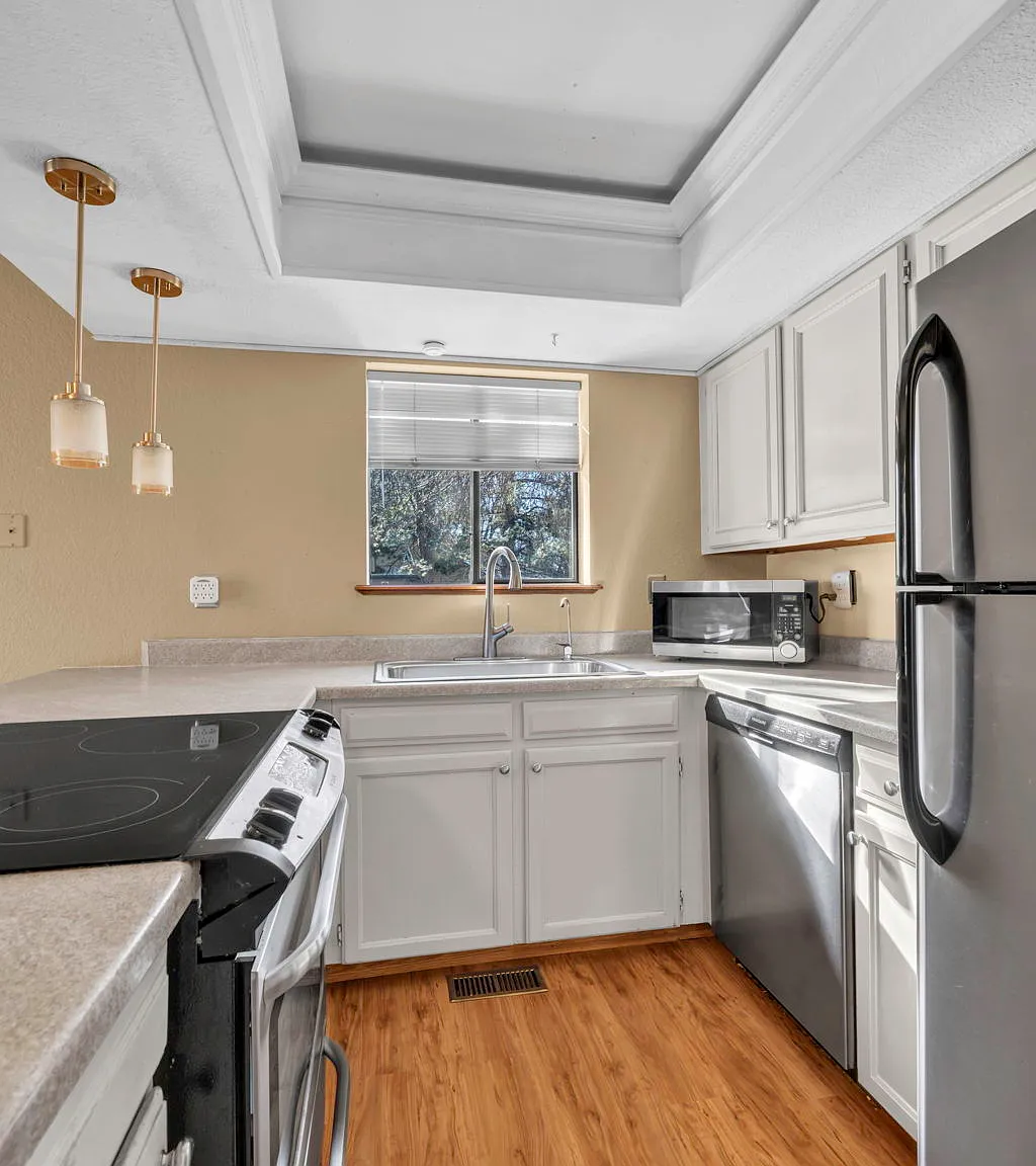 2 bed, 1200 sqft, $2,350 — Photo 4