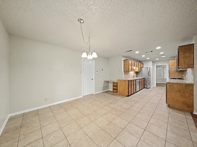 2433 Canyon Creek Dr — Photo 7