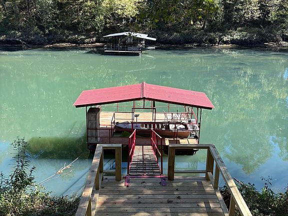 2nd image of 5 Sun Valley Rd