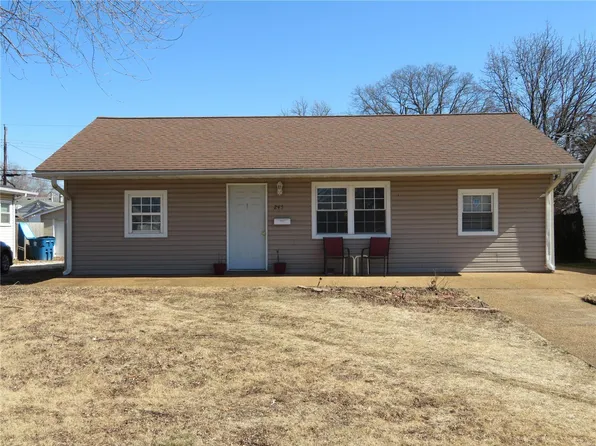 245 S 13th St, Wood River, IL 62095