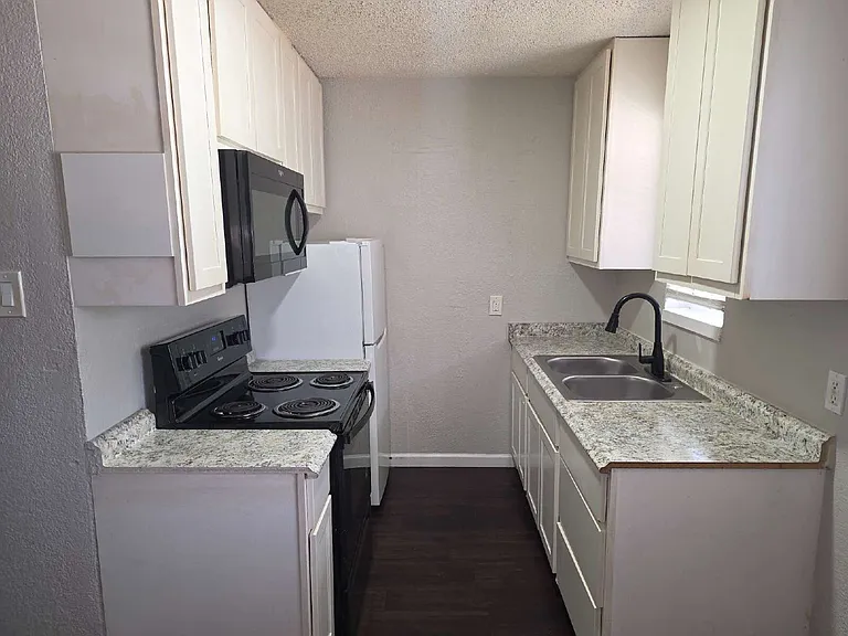3910 Polly St #203 — Photo 2