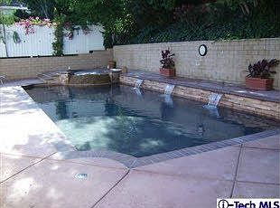 2009 Saltwater Pebbletech Pool & Spa