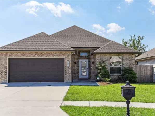 2348 E Village Ct, Gretna, LA 70056