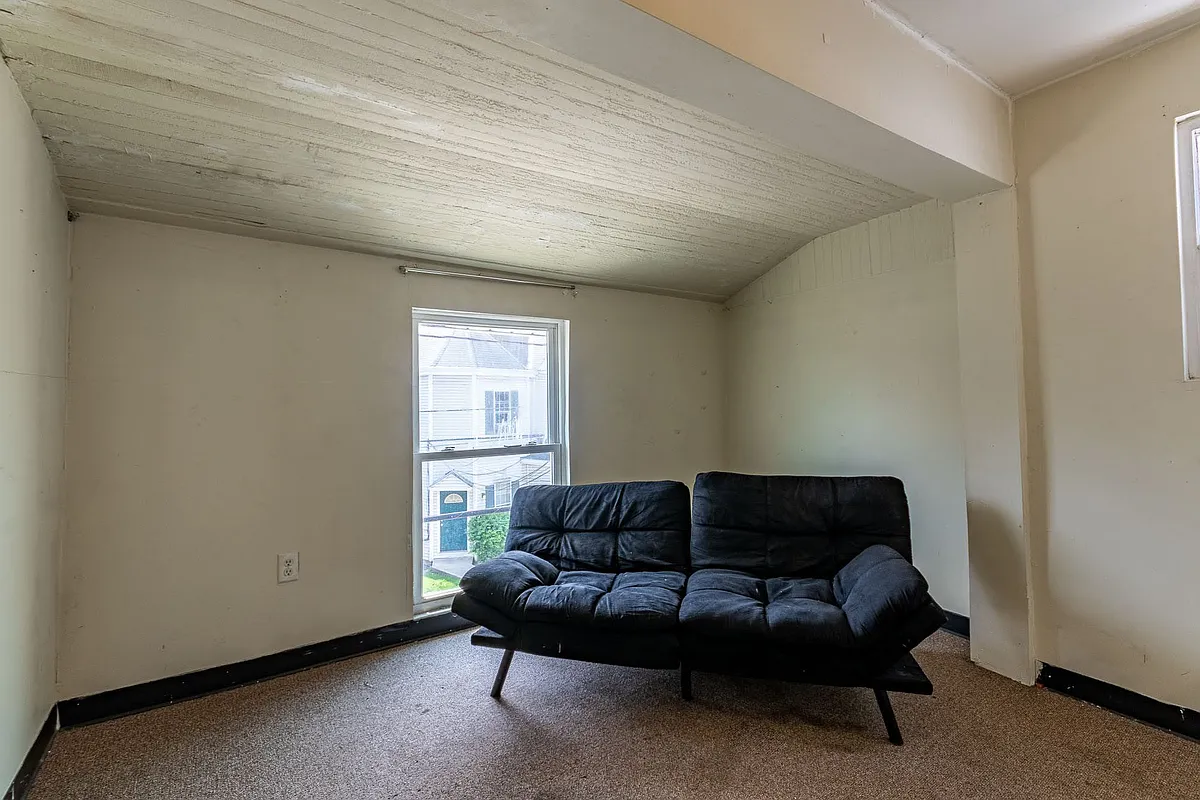 Building Photo - 385 Forest Ave