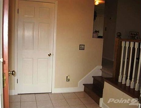 Spacious Foyer W/Coat Closet