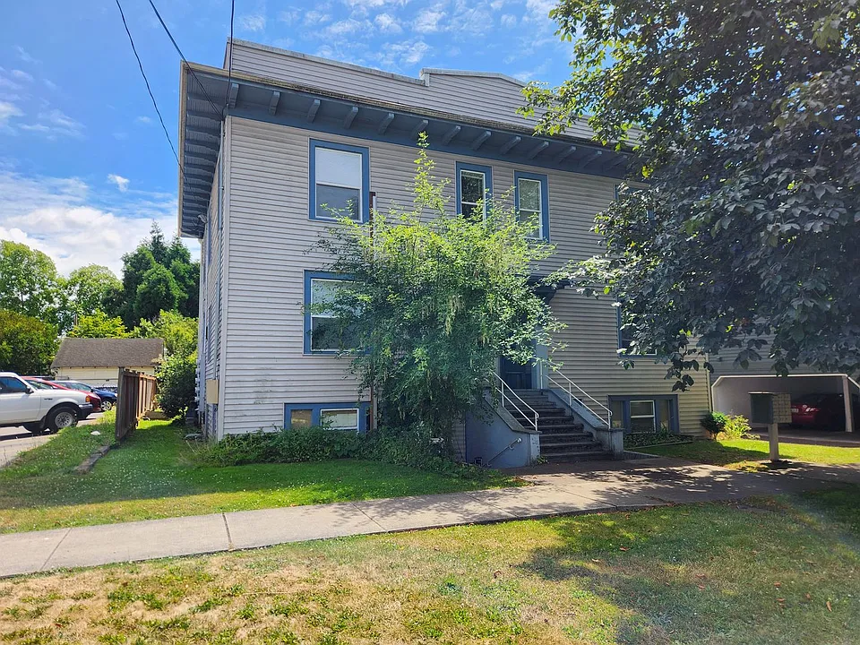 1604 I St