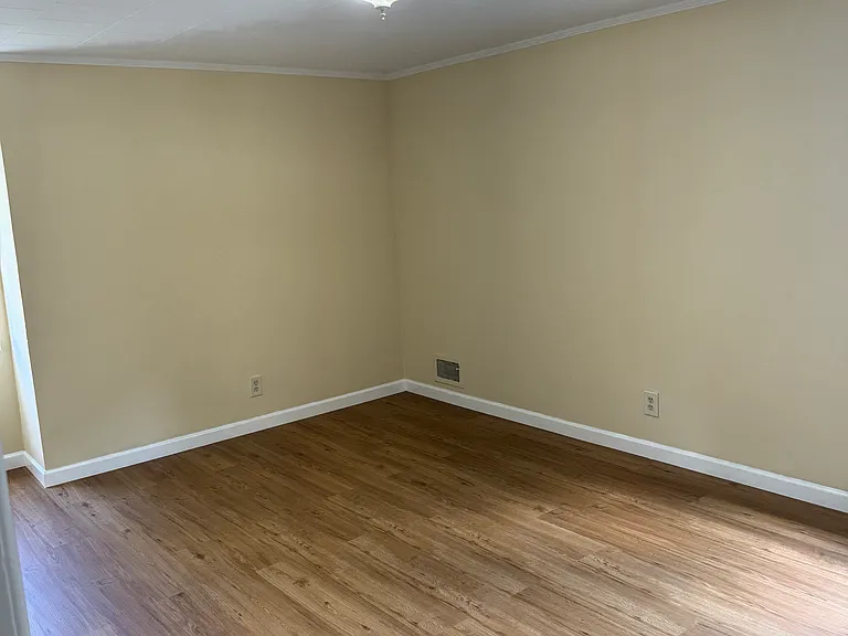 21 E 12th St #2 — Photo 3
