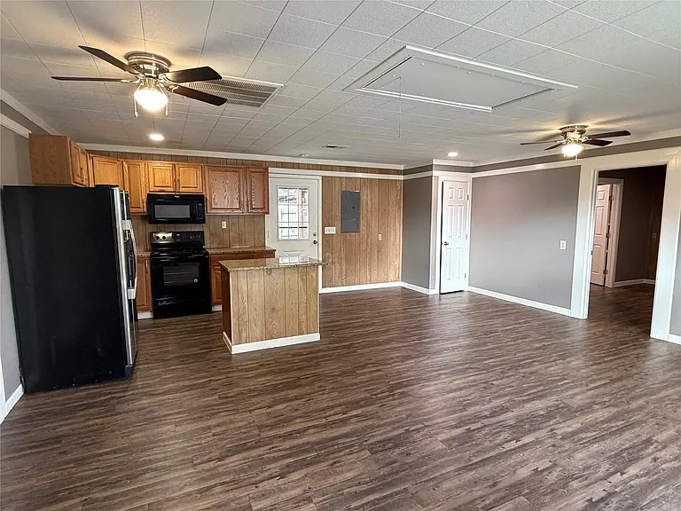 16219 Greenwood Dr #B — Photo 4