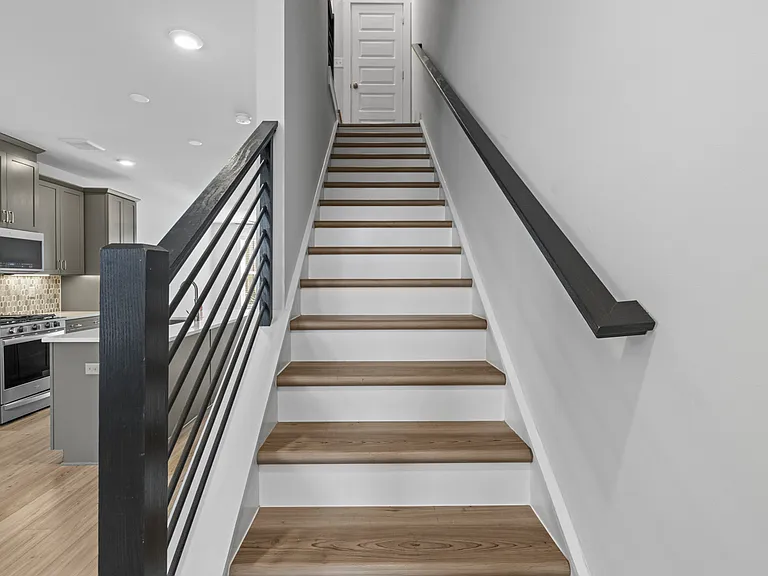 539 W Tremont Ave — Photo 21