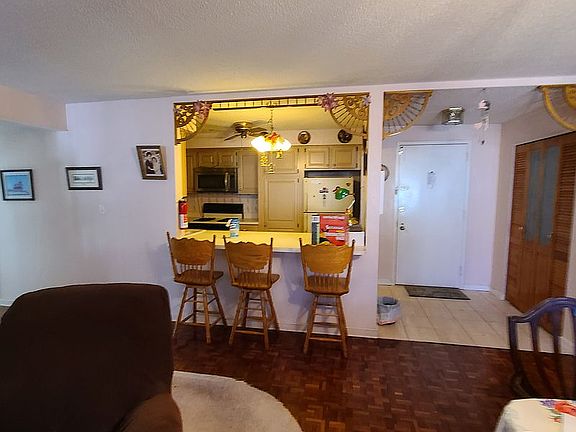 4th image of 95 Essex Dr APT 3D