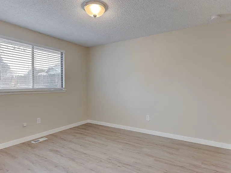 2910 & 2912 S Holden Ave — Photo 18