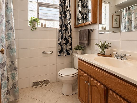 4th image of 5303 S Parkside Ave