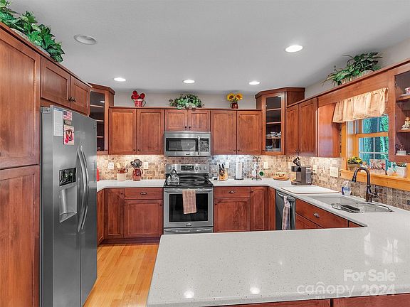 5th image of 554 Brannon Forest Dr