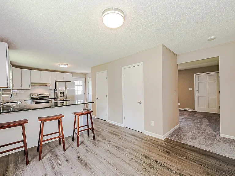 6814 Barrington Dr — Photo 8