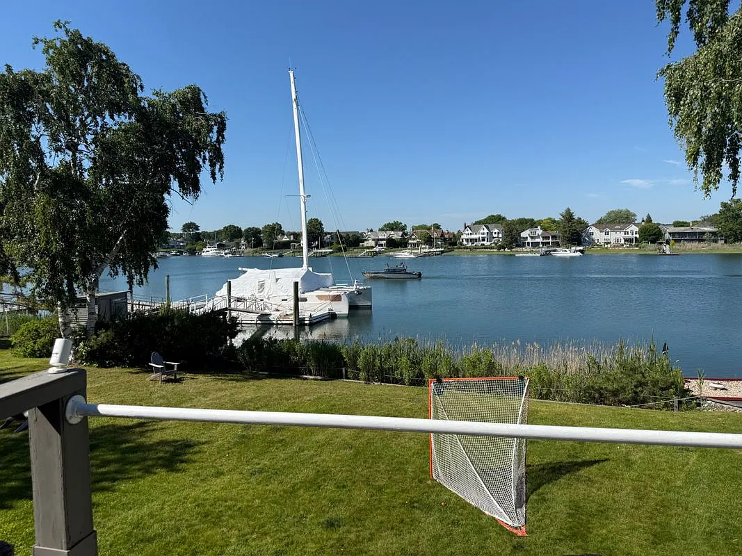 5 bed, 4.0 bath, 3312 sqft, $9,800 — Photo 3