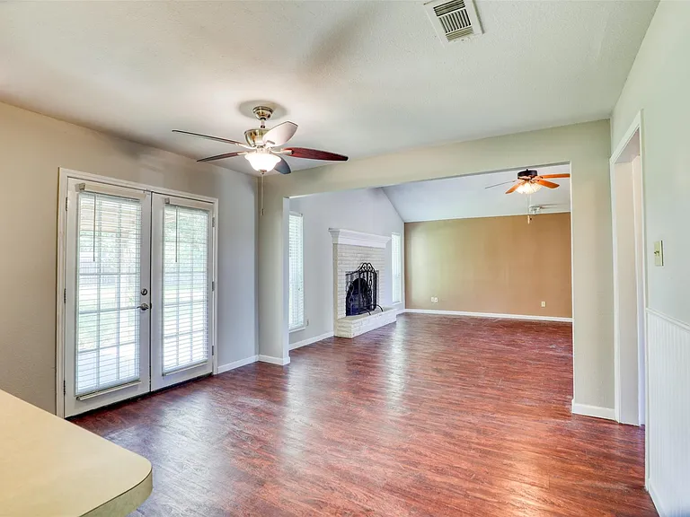 607 Rosewood Dr — Photo 6