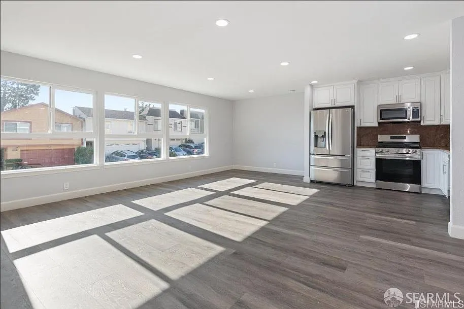 3 bed, 2.0 bath, 1770 sqft, $6,000 — Photo 3
